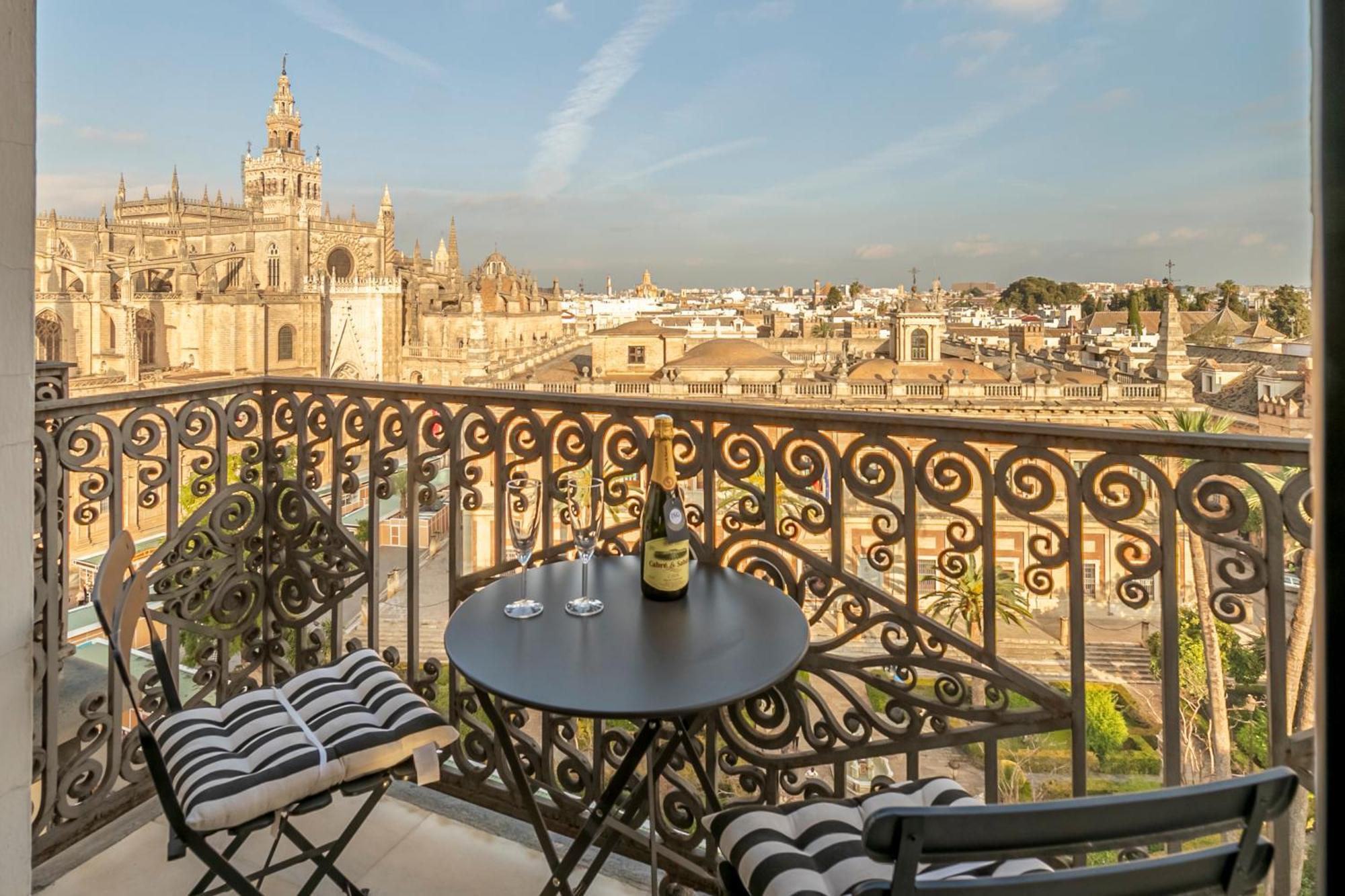 Isg Apartments The Most Exclusive Apartment In Sevillaparking Exterior foto