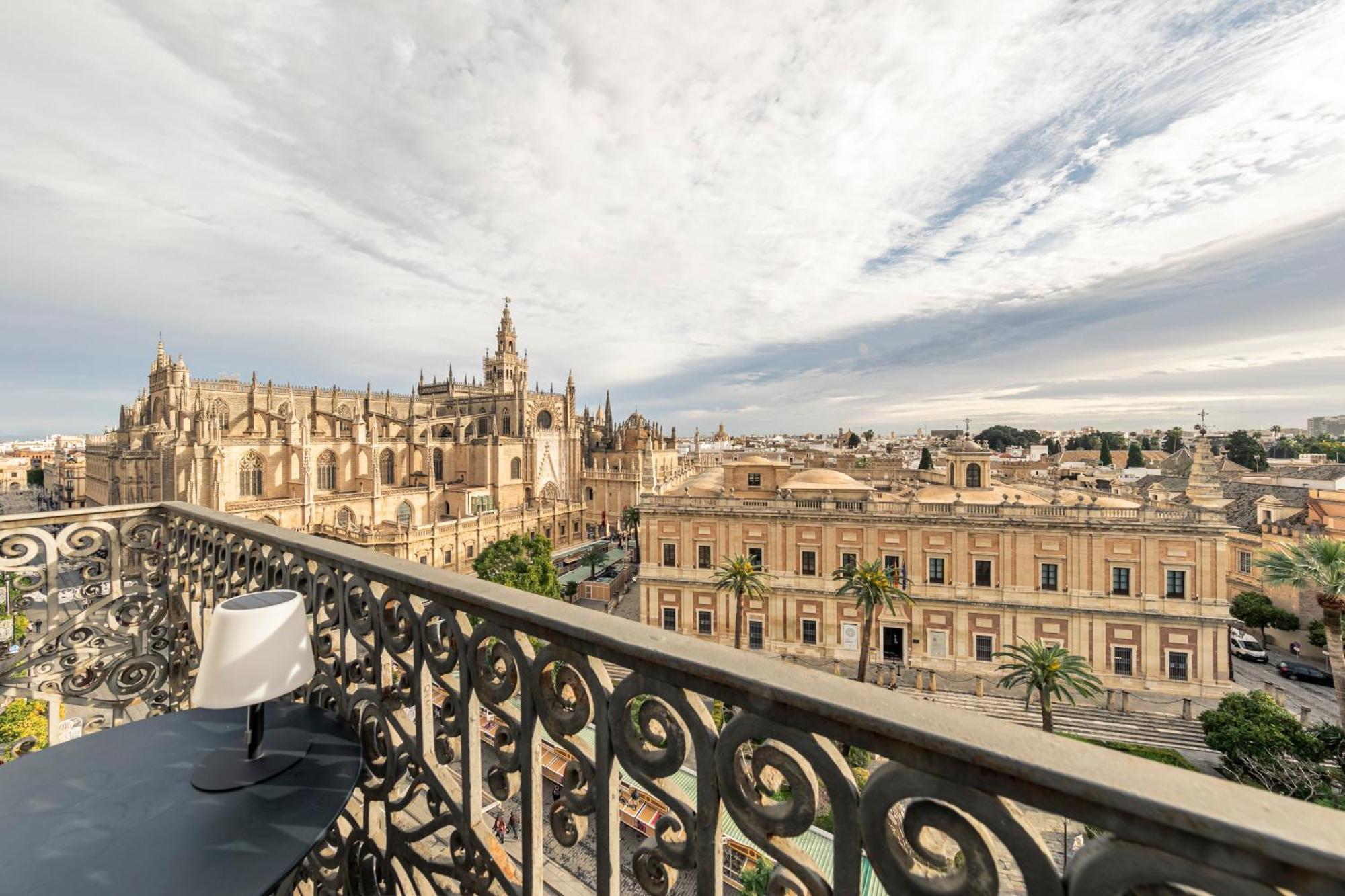 Isg Apartments The Most Exclusive Apartment In Sevillaparking Exterior foto