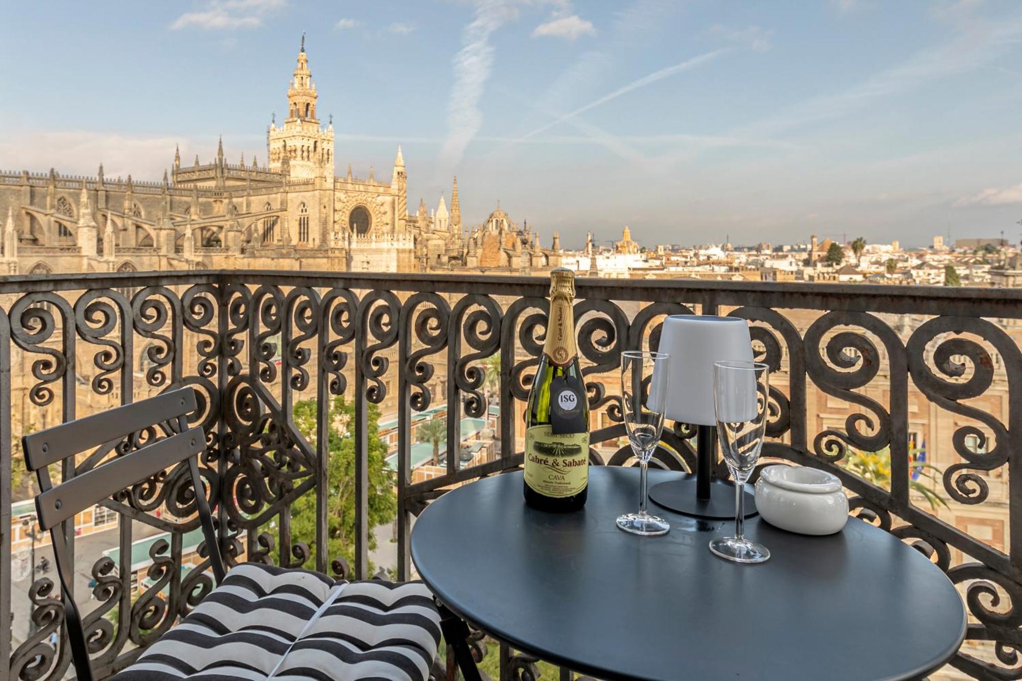 Isg Apartments The Most Exclusive Apartment In Sevillaparking Exterior foto