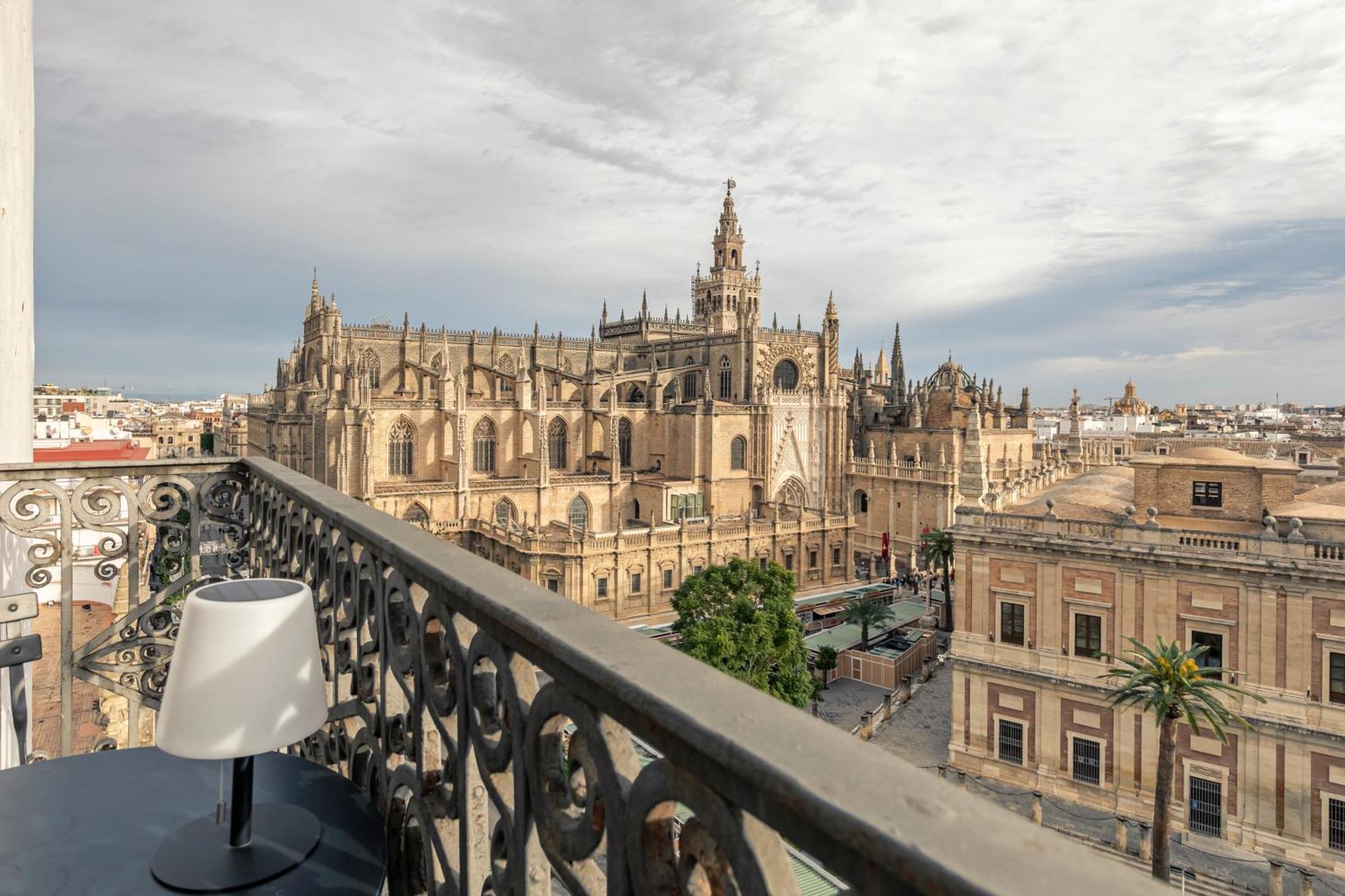 Isg Apartments The Most Exclusive Apartment In Sevillaparking Exterior foto