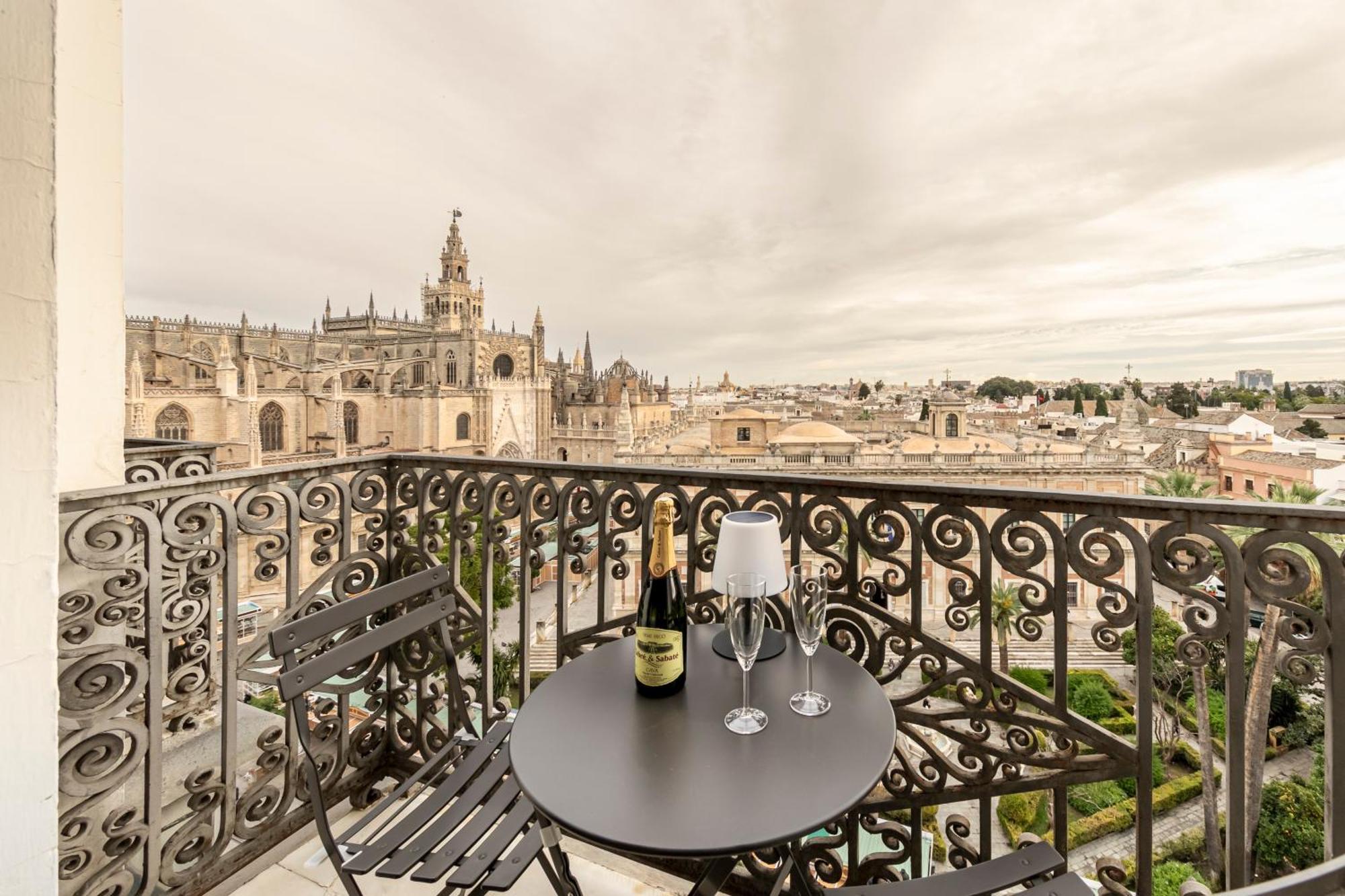 Isg Apartments The Most Exclusive Apartment In Sevillaparking Exterior foto