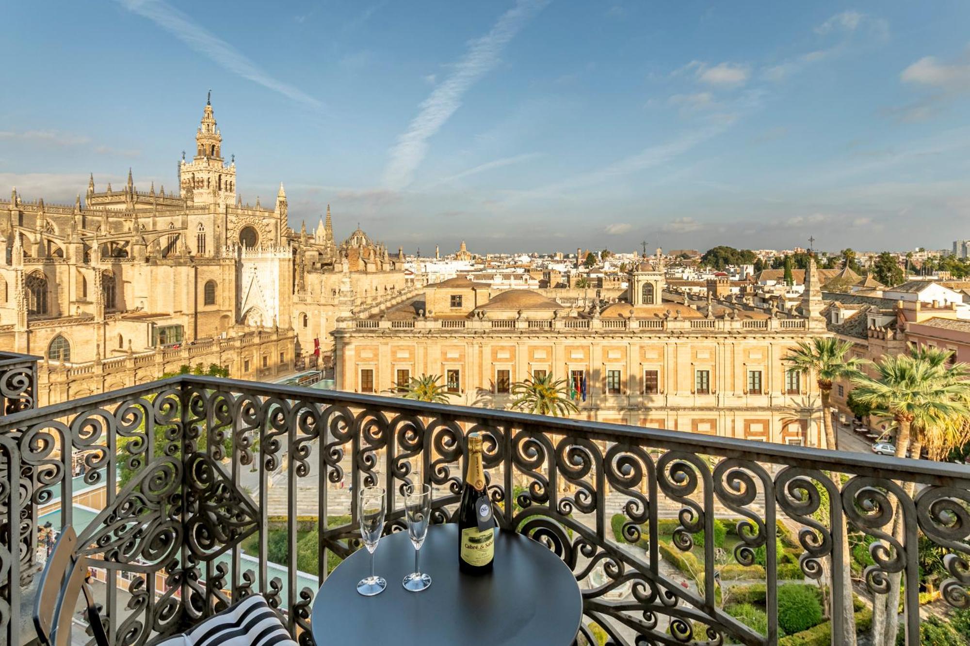 Isg Apartments The Most Exclusive Apartment In Sevillaparking Exterior foto