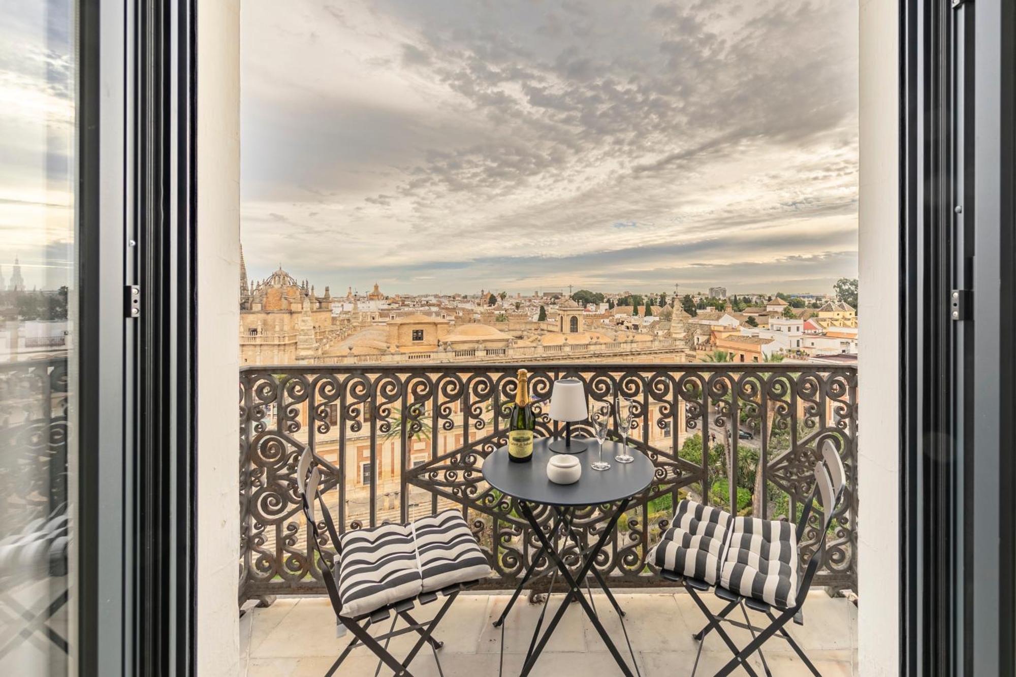 Isg Apartments The Most Exclusive Apartment In Sevillaparking Exterior foto