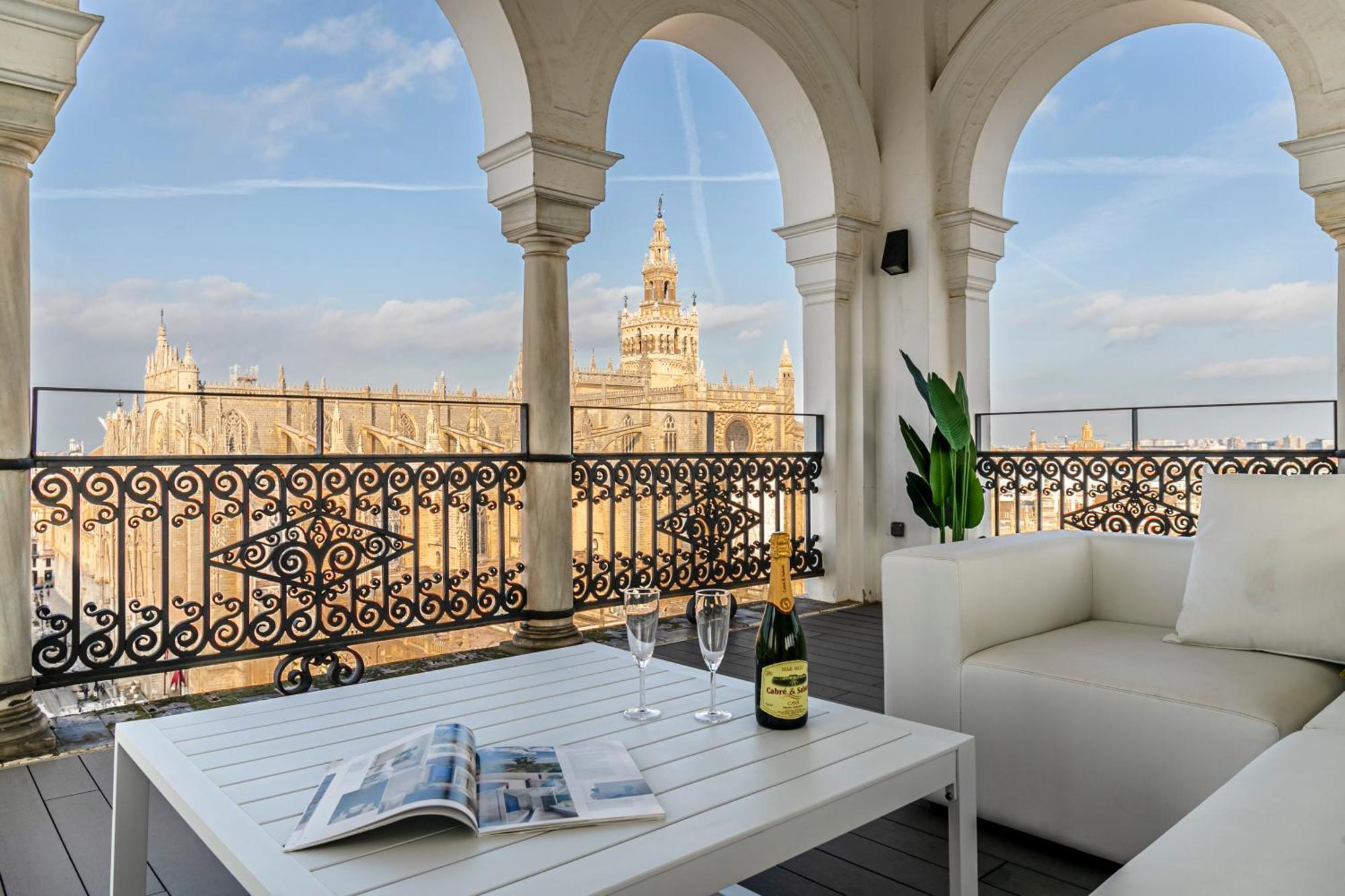 Isg Apartments The Most Exclusive Apartment In Sevillaparking Exterior foto